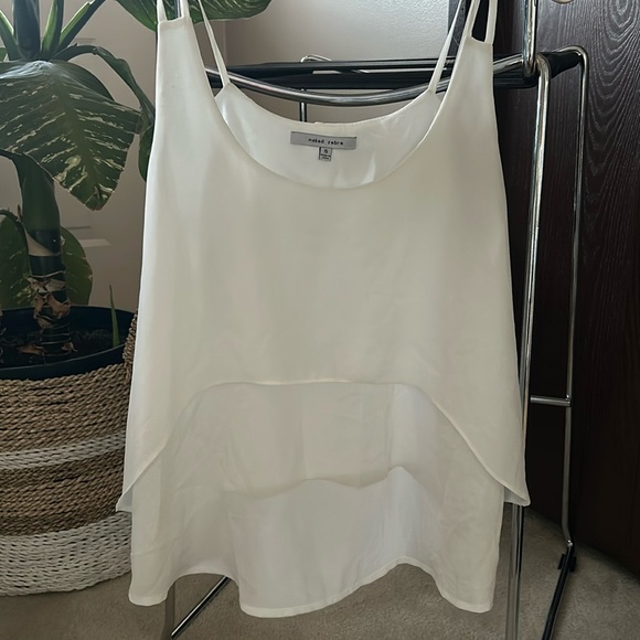 Cute white tank blouse. High low in front with skinny straps - Picture 1 of 3